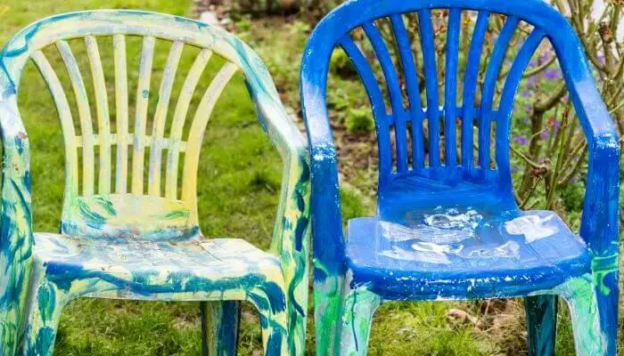 2 badly painted plastic chairs