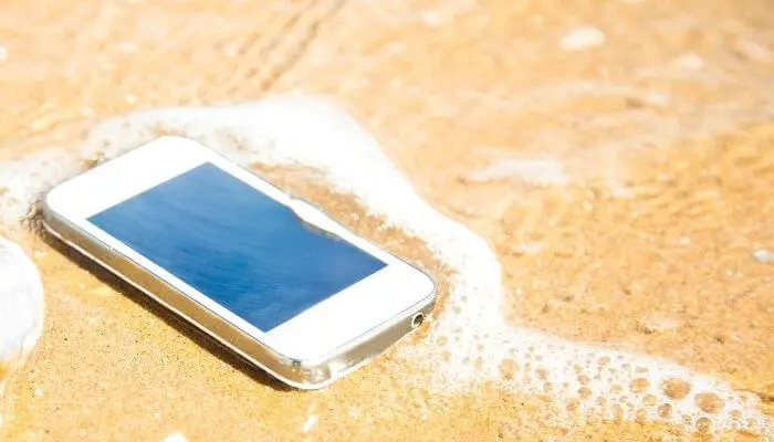 how to waterproof a phone