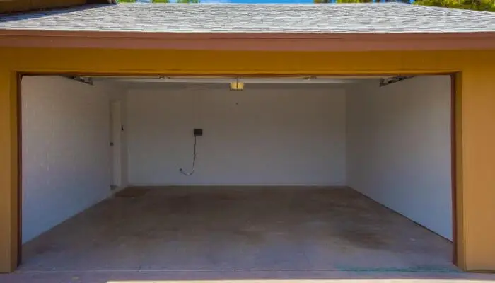 how to keep a garage dry